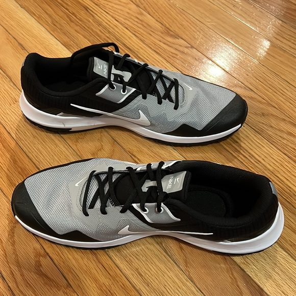 Nike athletic shoes - Picture 4 of 4